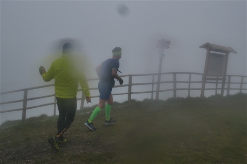 TRAIL di PIZZO San Michele N°3157 FOTO scattate a raffica in VETTA da Peppe Dalessio con nebbia e gran freddo - foto 1518