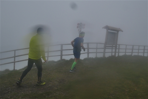 TRAIL di PIZZO San Michele N°3157 FOTO scattate a raffica in VETTA da Peppe Dalessio con nebbia e gran freddo - foto 1523