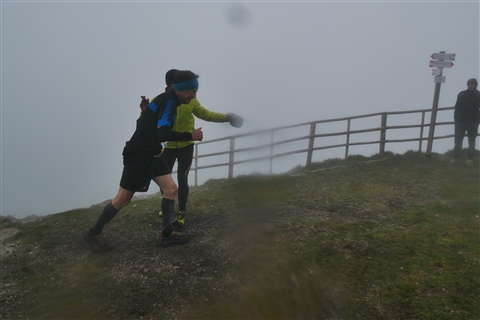 TRAIL di PIZZO San Michele N°3157 FOTO scattate a raffica in VETTA da Peppe Dalessio con nebbia e gran freddo - foto 1570