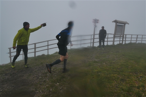 TRAIL di PIZZO San Michele N°3157 FOTO scattate a raffica in VETTA da Peppe Dalessio con nebbia e gran freddo - foto 1576