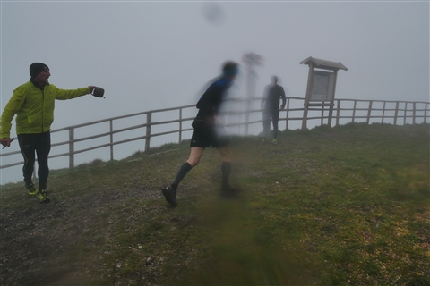 TRAIL di PIZZO San Michele N°3157 FOTO scattate a raffica in VETTA da Peppe Dalessio con nebbia e gran freddo - foto 1578