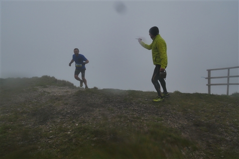 TRAIL di PIZZO San Michele N°3157 FOTO scattate a raffica in VETTA da Peppe Dalessio con nebbia e gran freddo - foto 1597