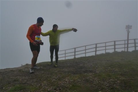 TRAIL di PIZZO San Michele N°3157 FOTO scattate a raffica in VETTA da Peppe Dalessio con nebbia e gran freddo - foto 1848