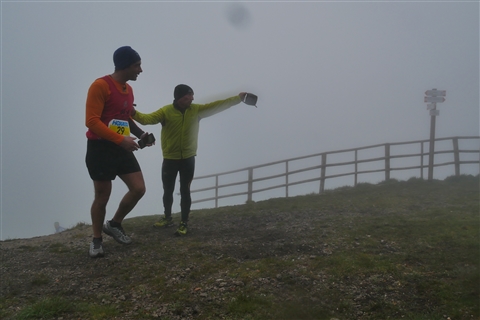 TRAIL di PIZZO San Michele N°3157 FOTO scattate a raffica in VETTA da Peppe Dalessio con nebbia e gran freddo - foto 1850