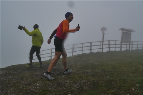 TRAIL di PIZZO San Michele N°3157 FOTO scattate a raffica in VETTA da Peppe Dalessio con nebbia e gran freddo - foto 1860