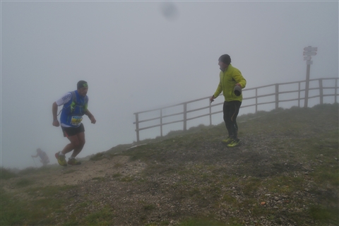 TRAIL di PIZZO San Michele N°3157 FOTO scattate a raffica in VETTA da Peppe Dalessio con nebbia e gran freddo - foto 1869