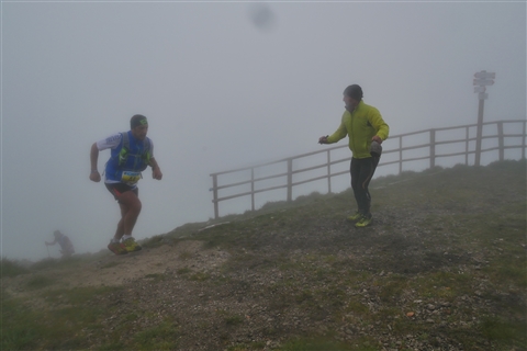 TRAIL di PIZZO San Michele N°3157 FOTO scattate a raffica in VETTA da Peppe Dalessio con nebbia e gran freddo - foto 1870