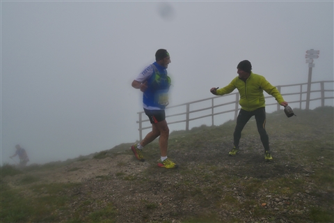 TRAIL di PIZZO San Michele N°3157 FOTO scattate a raffica in VETTA da Peppe Dalessio con nebbia e gran freddo - foto 1877