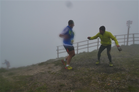 TRAIL di PIZZO San Michele N°3157 FOTO scattate a raffica in VETTA da Peppe Dalessio con nebbia e gran freddo - foto 1878