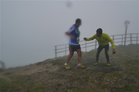 TRAIL di PIZZO San Michele N°3157 FOTO scattate a raffica in VETTA da Peppe Dalessio con nebbia e gran freddo - foto 1880