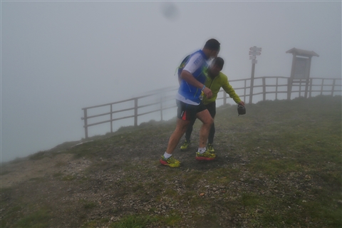 TRAIL di PIZZO San Michele N°3157 FOTO scattate a raffica in VETTA da Peppe Dalessio con nebbia e gran freddo - foto 1889