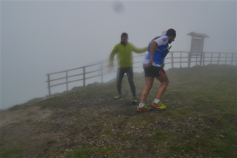 TRAIL di PIZZO San Michele N°3157 FOTO scattate a raffica in VETTA da Peppe Dalessio con nebbia e gran freddo - foto 1893