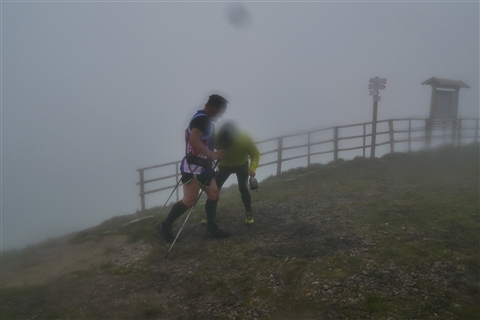 TRAIL di PIZZO San Michele N°3157 FOTO scattate a raffica in VETTA da Peppe Dalessio con nebbia e gran freddo - foto 1907