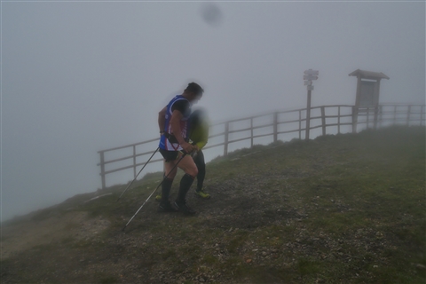 TRAIL di PIZZO San Michele N°3157 FOTO scattate a raffica in VETTA da Peppe Dalessio con nebbia e gran freddo - foto 1909