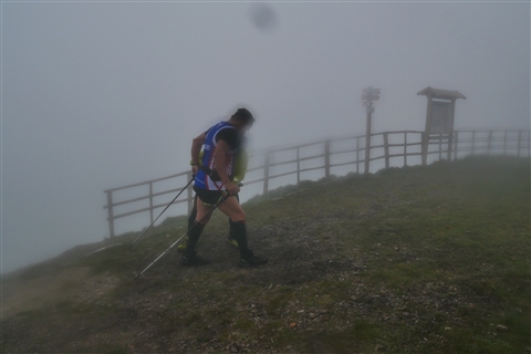 TRAIL di PIZZO San Michele N°3157 FOTO scattate a raffica in VETTA da Peppe Dalessio con nebbia e gran freddo - foto 1910