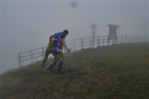 TRAIL di PIZZO San Michele N°3157 FOTO scattate a raffica in VETTA da Peppe Dalessio con nebbia e gran freddo - foto 1912