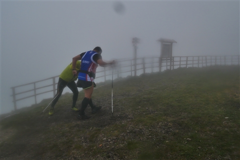 TRAIL di PIZZO San Michele N°3157 FOTO scattate a raffica in VETTA da Peppe Dalessio con nebbia e gran freddo - foto 1914