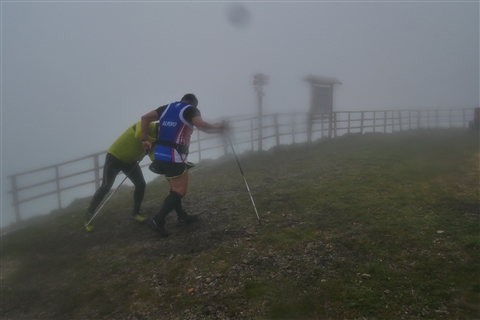 TRAIL di PIZZO San Michele N°3157 FOTO scattate a raffica in VETTA da Peppe Dalessio con nebbia e gran freddo - foto 1915