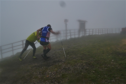 TRAIL di PIZZO San Michele N°3157 FOTO scattate a raffica in VETTA da Peppe Dalessio con nebbia e gran freddo - foto 1916