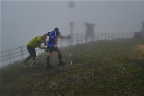 TRAIL di PIZZO San Michele N°3157 FOTO scattate a raffica in VETTA da Peppe Dalessio con nebbia e gran freddo - foto 1918