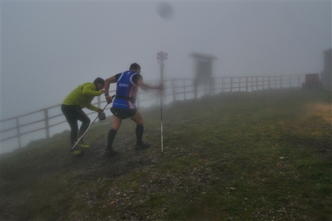 TRAIL di PIZZO San Michele N°3157 FOTO scattate a raffica in VETTA da Peppe Dalessio con nebbia e gran freddo - foto 1919