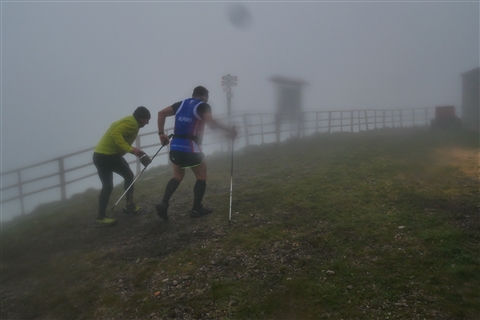 TRAIL di PIZZO San Michele N°3157 FOTO scattate a raffica in VETTA da Peppe Dalessio con nebbia e gran freddo - foto 1920