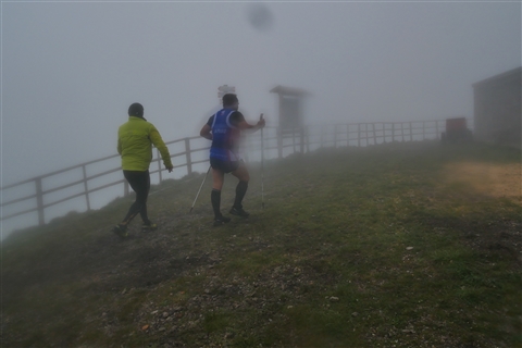 TRAIL di PIZZO San Michele N°3157 FOTO scattate a raffica in VETTA da Peppe Dalessio con nebbia e gran freddo - foto 1925