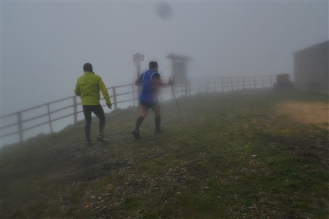 TRAIL di PIZZO San Michele N°3157 FOTO scattate a raffica in VETTA da Peppe Dalessio con nebbia e gran freddo - foto 1927