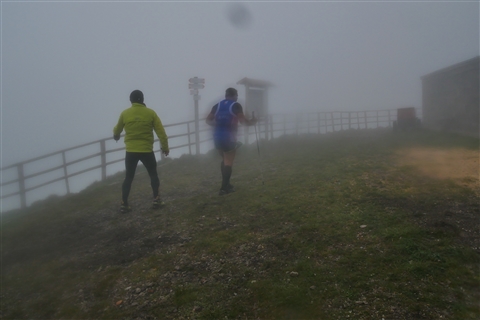 TRAIL di PIZZO San Michele N°3157 FOTO scattate a raffica in VETTA da Peppe Dalessio con nebbia e gran freddo - foto 1929