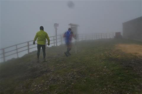 TRAIL di PIZZO San Michele N°3157 FOTO scattate a raffica in VETTA da Peppe Dalessio con nebbia e gran freddo - foto 1931