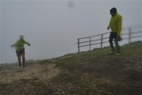TRAIL di PIZZO San Michele N°3157 FOTO scattate a raffica in VETTA da Peppe Dalessio con nebbia e gran freddo - foto 1952