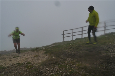 TRAIL di PIZZO San Michele N°3157 FOTO scattate a raffica in VETTA da Peppe Dalessio con nebbia e gran freddo - foto 1953