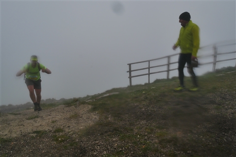 TRAIL di PIZZO San Michele N°3157 FOTO scattate a raffica in VETTA da Peppe Dalessio con nebbia e gran freddo - foto 1954