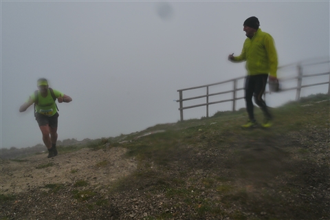 TRAIL di PIZZO San Michele N°3157 FOTO scattate a raffica in VETTA da Peppe Dalessio con nebbia e gran freddo - foto 1956