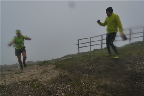 TRAIL di PIZZO San Michele N°3157 FOTO scattate a raffica in VETTA da Peppe Dalessio con nebbia e gran freddo - foto 1958