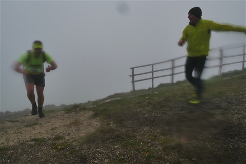 TRAIL di PIZZO San Michele N°3157 FOTO scattate a raffica in VETTA da Peppe Dalessio con nebbia e gran freddo - foto 1964