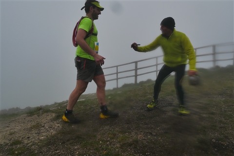 TRAIL di PIZZO San Michele N°3157 FOTO scattate a raffica in VETTA da Peppe Dalessio con nebbia e gran freddo - foto 1980