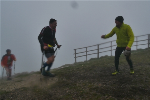 TRAIL di PIZZO San Michele N°3157 FOTO scattate a raffica in VETTA da Peppe Dalessio con nebbia e gran freddo - foto 2001