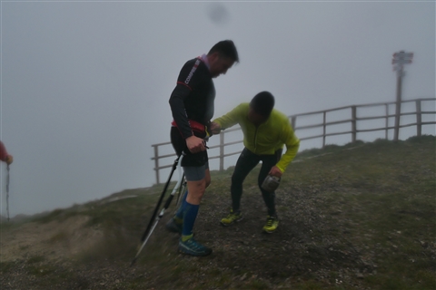 TRAIL di PIZZO San Michele N°3157 FOTO scattate a raffica in VETTA da Peppe Dalessio con nebbia e gran freddo - foto 2011