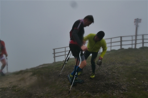 TRAIL di PIZZO San Michele N°3157 FOTO scattate a raffica in VETTA da Peppe Dalessio con nebbia e gran freddo - foto 2015