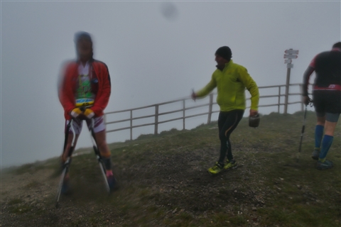 TRAIL di PIZZO San Michele N°3157 FOTO scattate a raffica in VETTA da Peppe Dalessio con nebbia e gran freddo - foto 2038