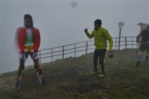 TRAIL di PIZZO San Michele N°3157 FOTO scattate a raffica in VETTA da Peppe Dalessio con nebbia e gran freddo - foto 2044