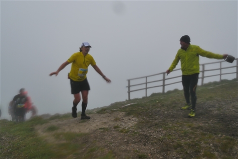 TRAIL di PIZZO San Michele N°3157 FOTO scattate a raffica in VETTA da Peppe Dalessio con nebbia e gran freddo - foto 2081