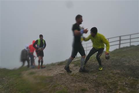 TRAIL di PIZZO San Michele N°3157 FOTO scattate a raffica in VETTA da Peppe Dalessio con nebbia e gran freddo - foto 2135