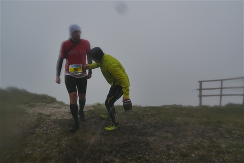 TRAIL di PIZZO San Michele N°3157 FOTO scattate a raffica in VETTA da Peppe Dalessio con nebbia e gran freddo - foto 2337
