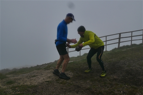 TRAIL di PIZZO San Michele N°3157 FOTO scattate a raffica in VETTA da Peppe Dalessio con nebbia e gran freddo - foto 2565