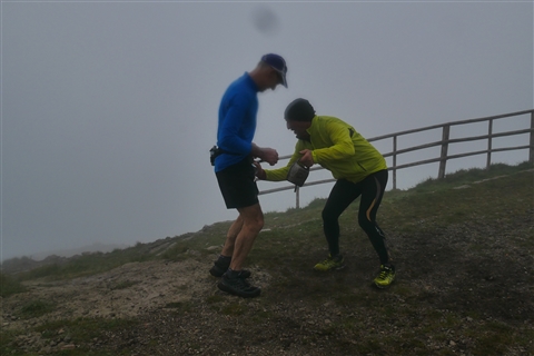 TRAIL di PIZZO San Michele N°3157 FOTO scattate a raffica in VETTA da Peppe Dalessio con nebbia e gran freddo - foto 2566