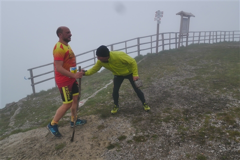 TRAIL di PIZZO San Michele N°3157 FOTO scattate a raffica in VETTA da Peppe Dalessio con nebbia e gran freddo - foto 3018