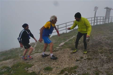 TRAIL di PIZZO San Michele N°3157 FOTO scattate a raffica in VETTA da Peppe Dalessio con nebbia e gran freddo - foto 3116