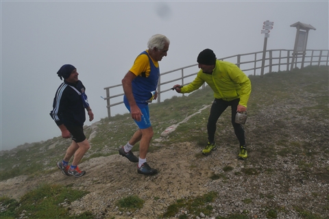 TRAIL di PIZZO San Michele N°3157 FOTO scattate a raffica in VETTA da Peppe Dalessio con nebbia e gran freddo - foto 3118
